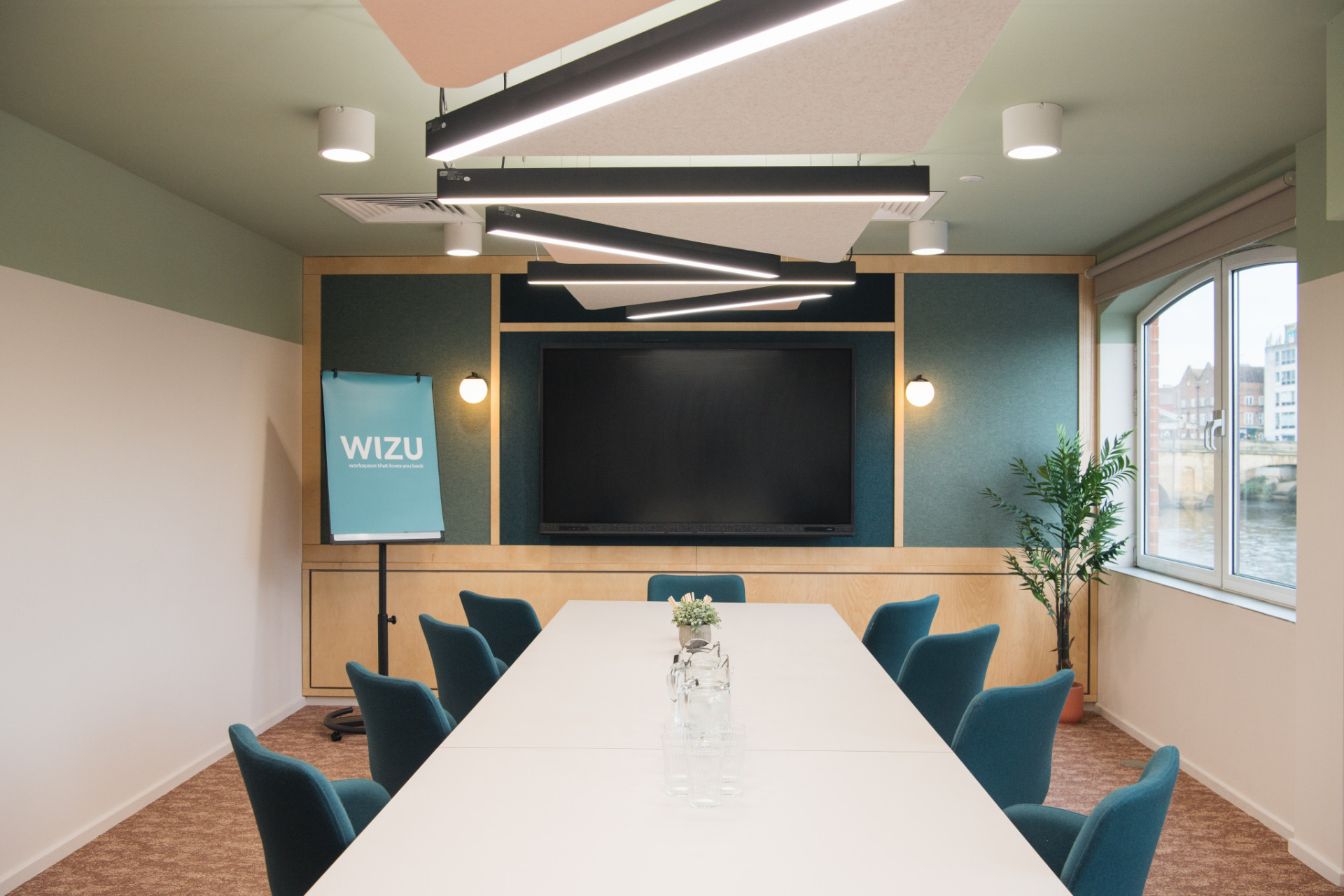 Castle Suite: Modern 14-Person Boardroom in York