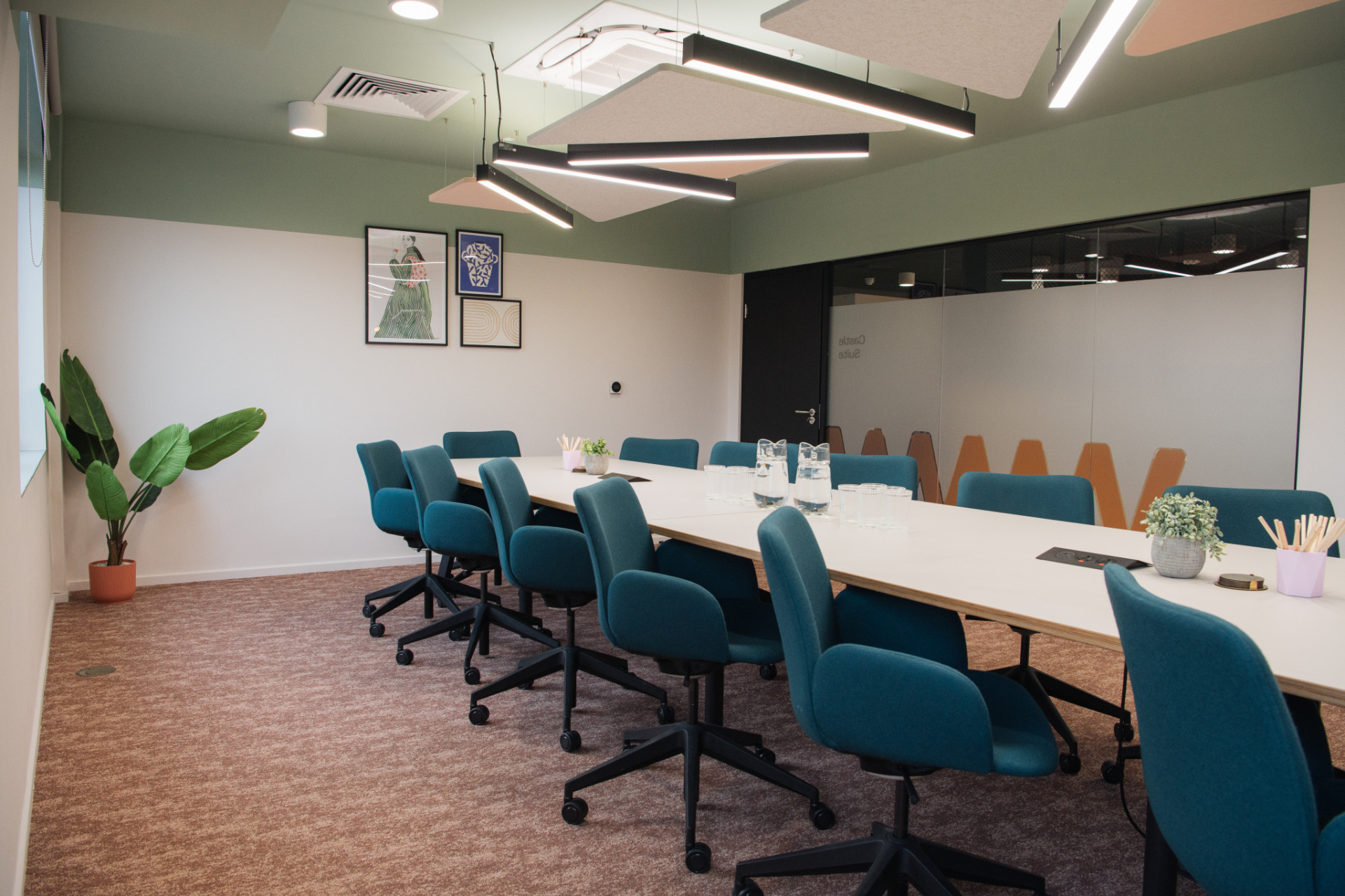 Castle Suite: Modern 14-Person Boardroom in York