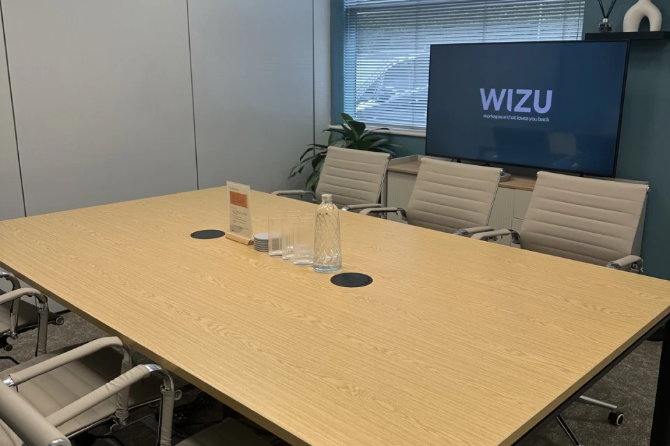 Pilot Suite - 6 person meeting room
