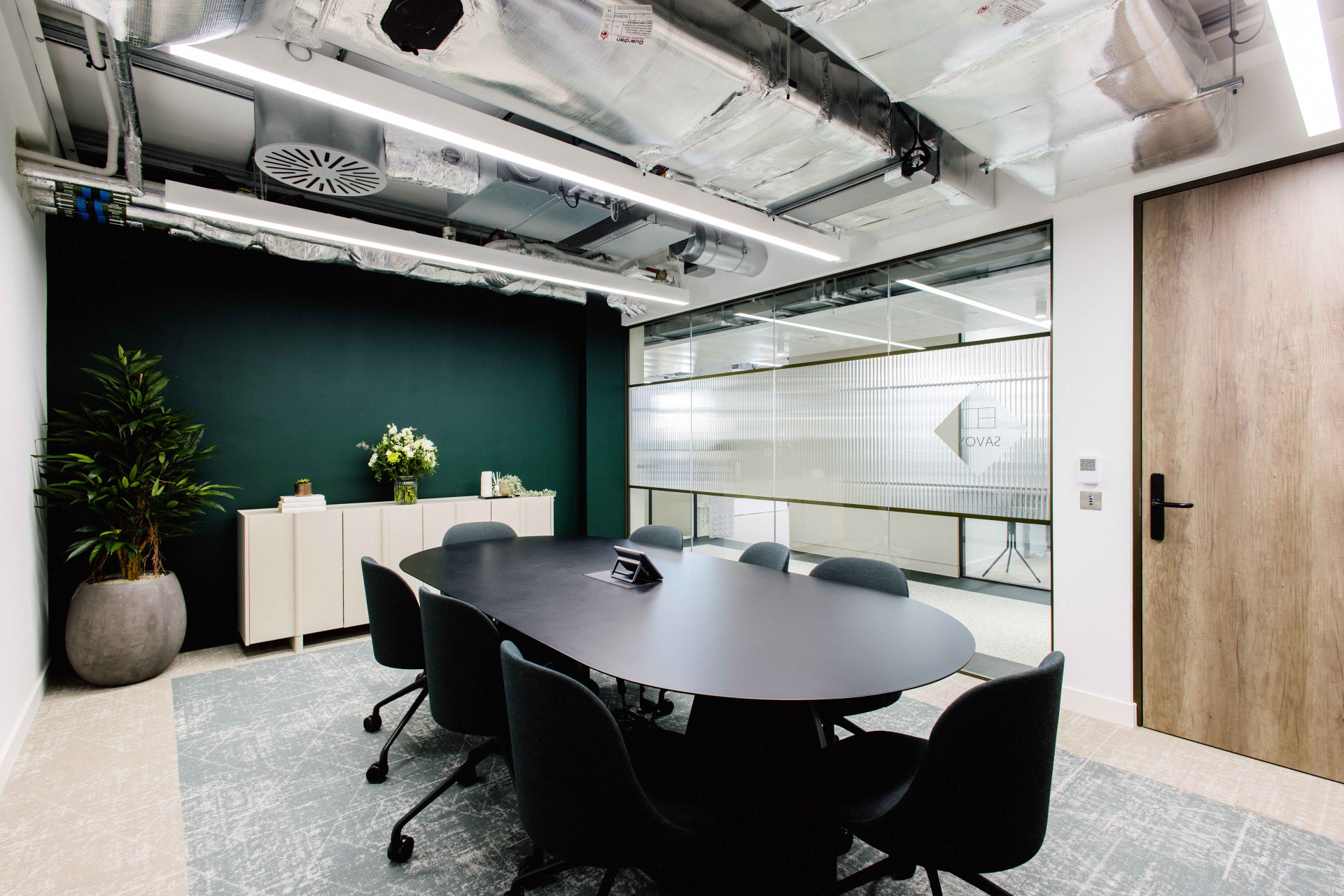 Meeting Room that fits up to 8 people