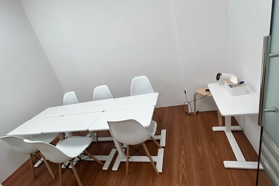 Meeting Room for 6-8 People