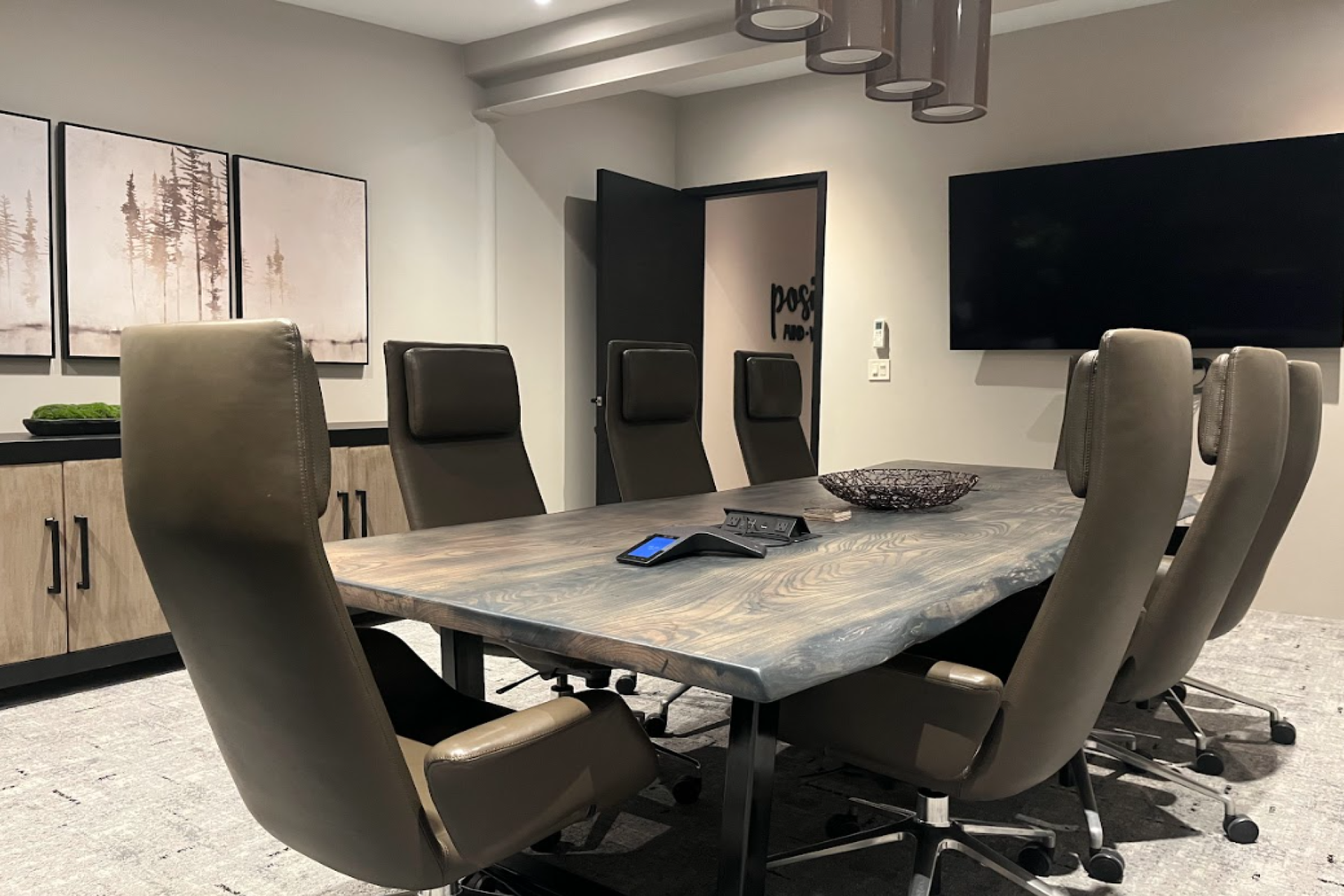 Stunning Meeting Room that fits 12 people