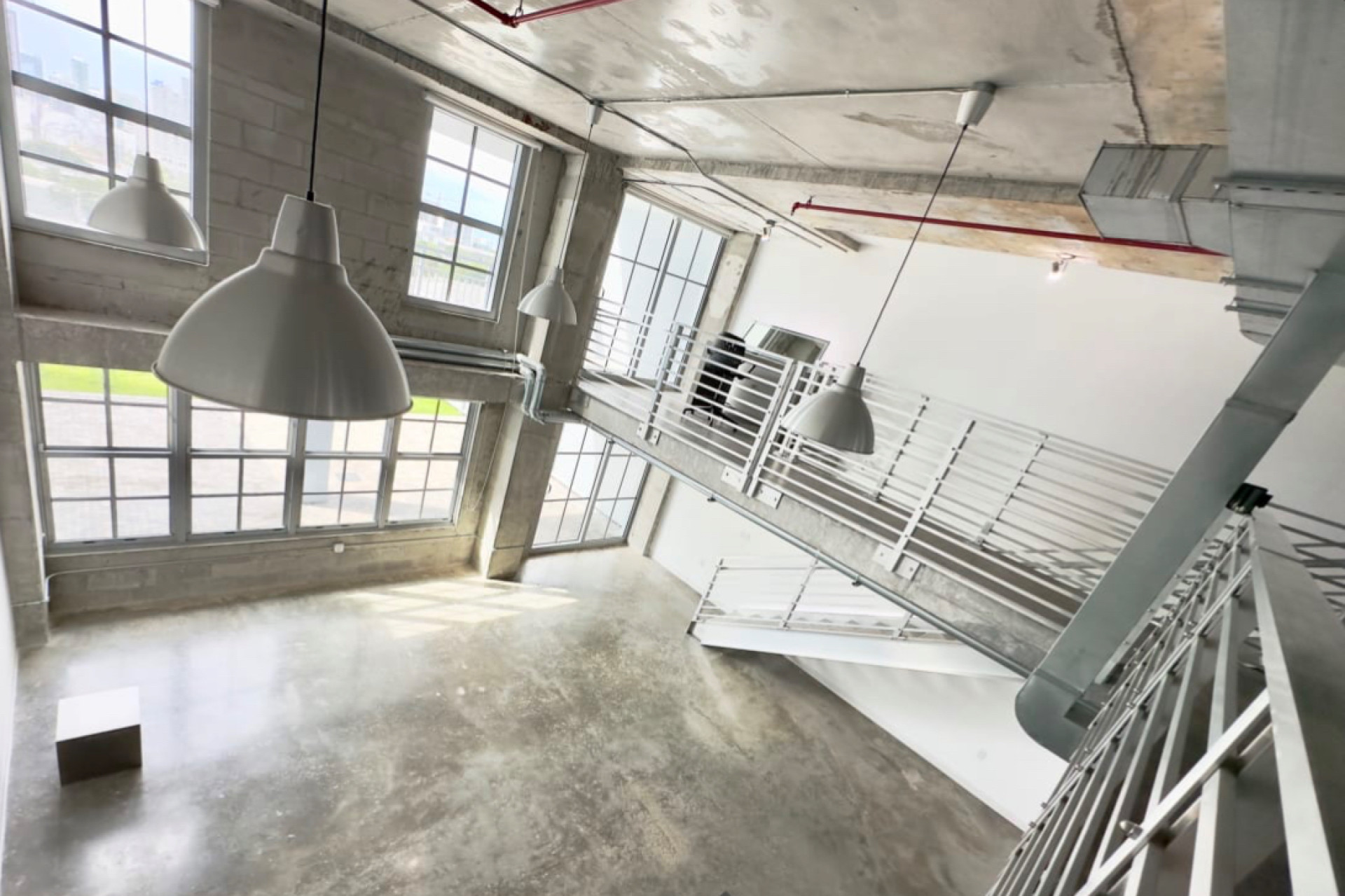 Crysp Studio offers a modern boardroom style setting with breakout areas,