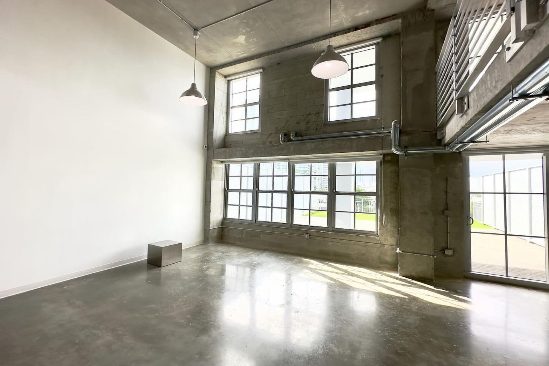Crysp Studio offers a modern boardroom style setting with breakout areas,