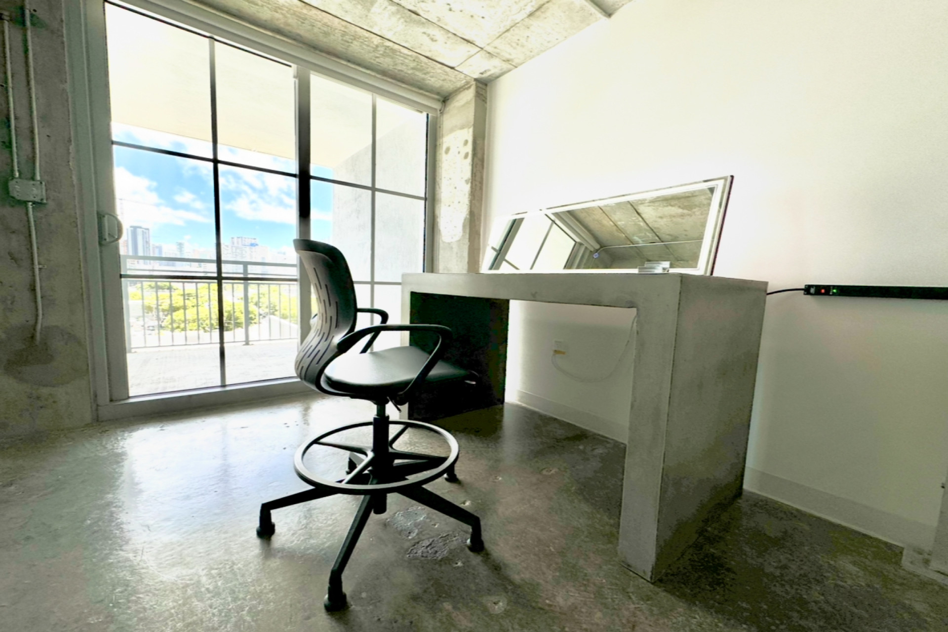 Crysp Studio offers a modern boardroom style setting with breakout areas,