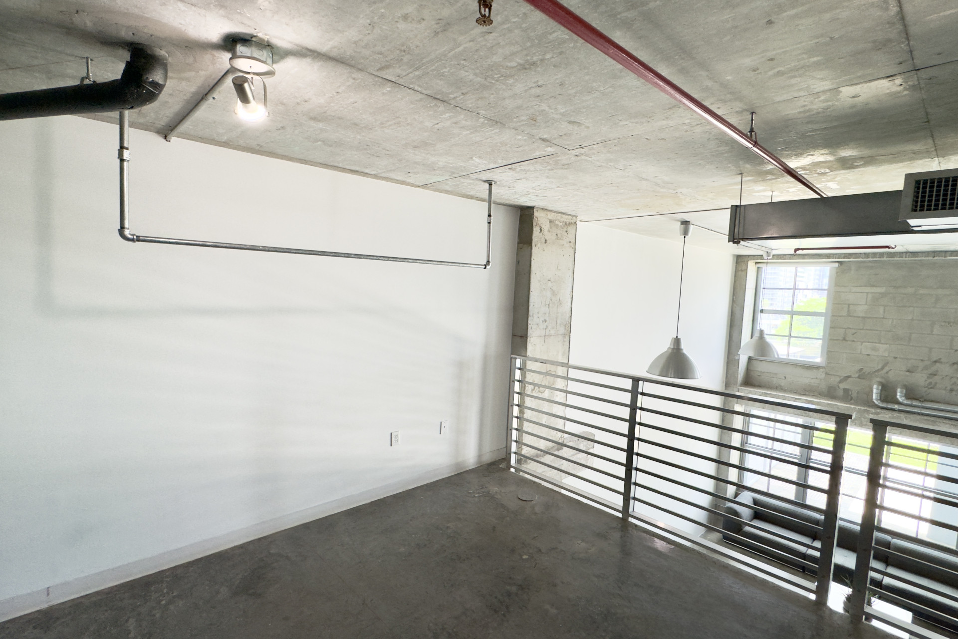 Crysp Studio offers a modern boardroom style setting with breakout areas,