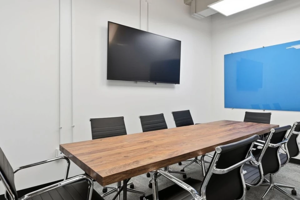 Meeting Room for 8 In Downtown Nashville