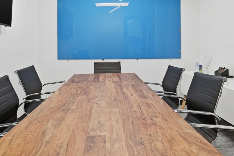 Meeting Room For 8 People in Downtown Nashville